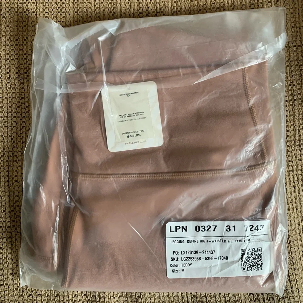 BNWT Fabletics Define PowerHold® High-Waisted 7/8 Legging - MEDIUM Pants - TEDDY - Picture 8 of 13